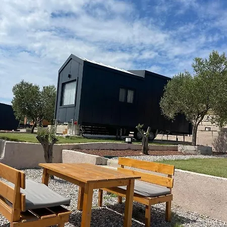 Zu Hotel *