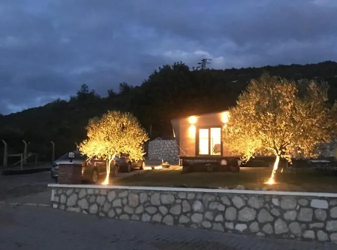 Zu Ξενοδοχείο